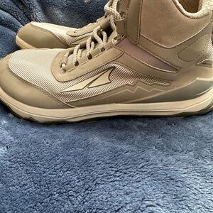 Altra women's Gray High-Top hiking Shoes sz 10